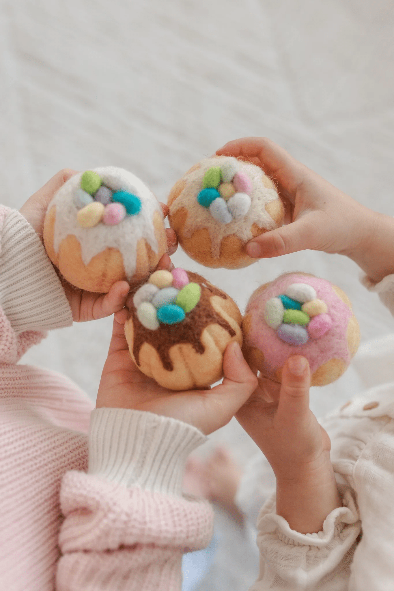 Juni Moon Easter Egg Sponge Cakes 4 Juni Moon Easter Egg Sponge Cakes