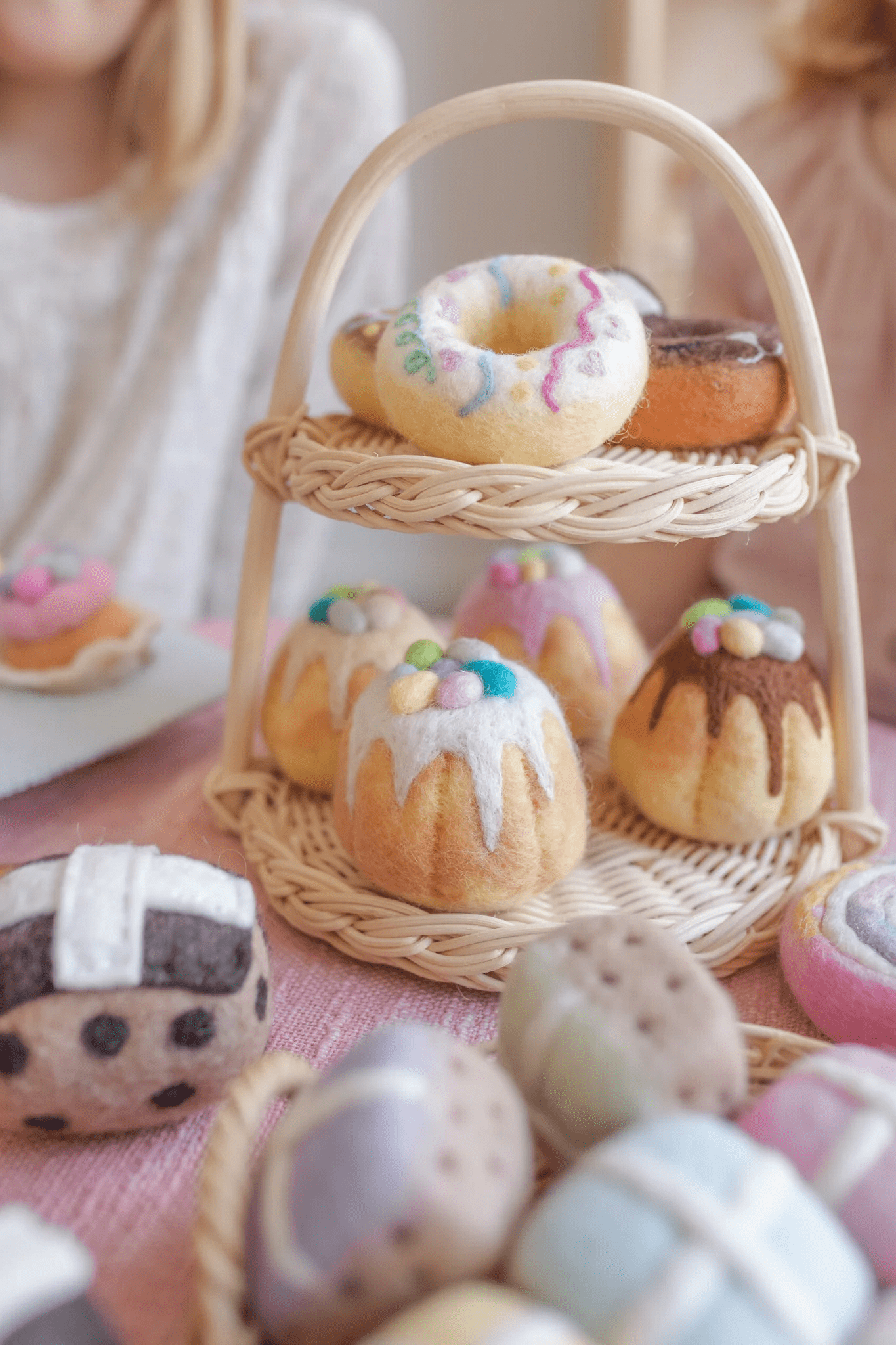 Juni Moon Easter Egg Sponge Cakes 5 Juni Moon Easter Egg Sponge Cakes